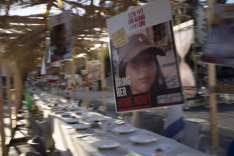 Hamas frees 4 female Israeli soldiers in exchange for 200 Palestinian ...