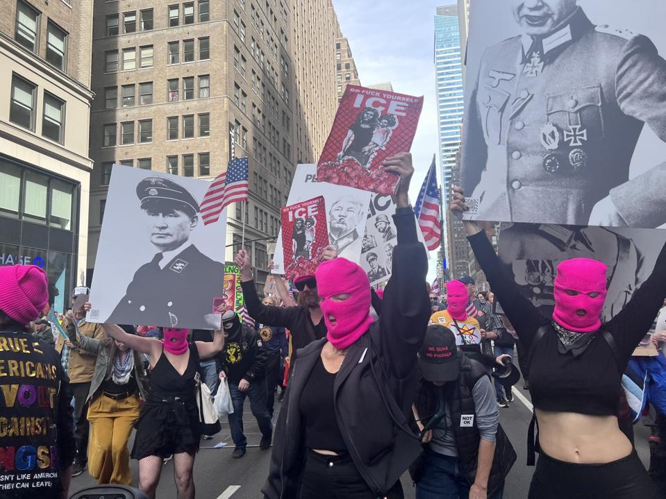 pussy-riot-advanced-the-centuries-rich-artist-activist-fight-against