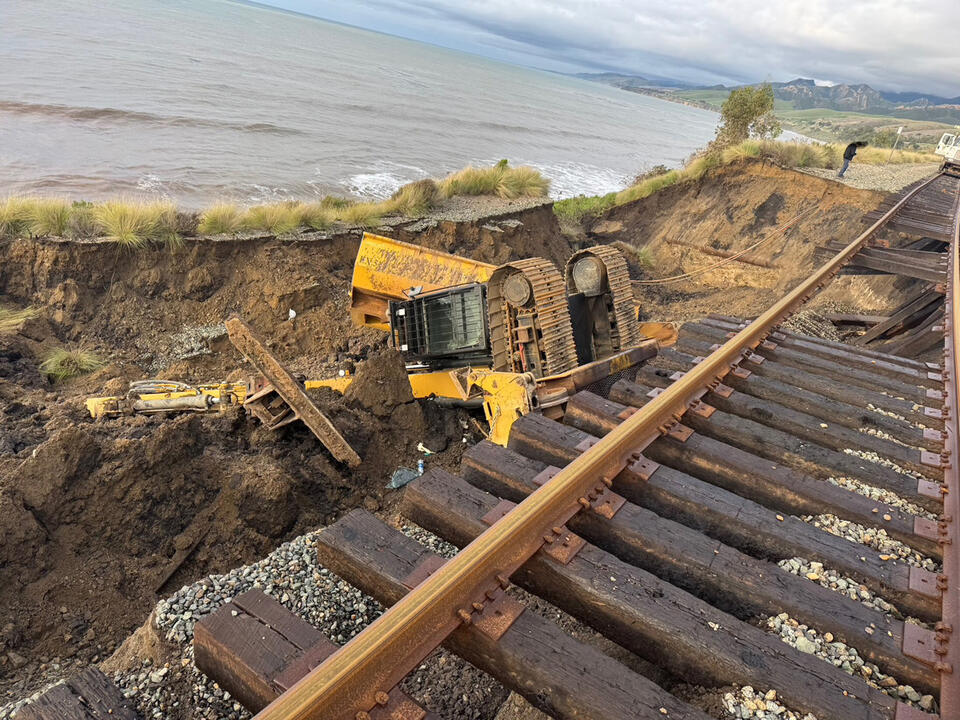 Worker injured, tracks closed by washout on UP near Santa Barbara ...