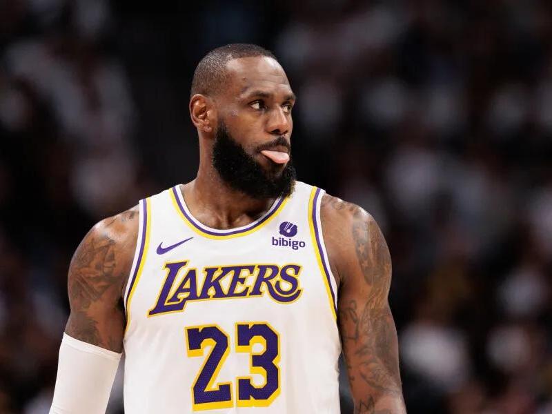 Social media reacts to LeBron James becoming a free agent: 'He really