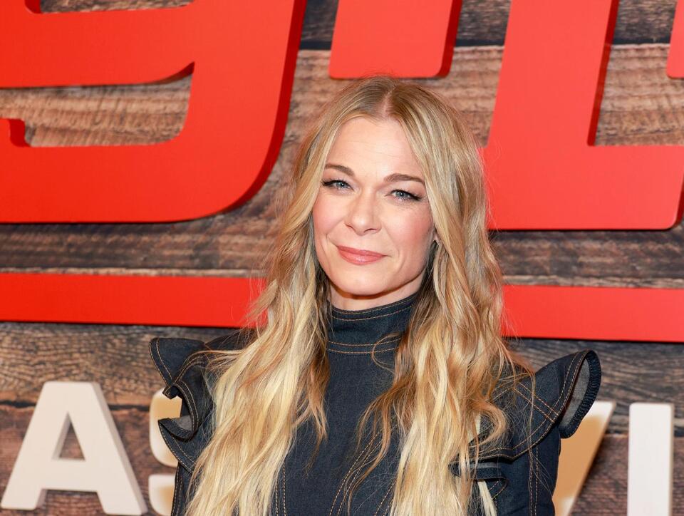LeAnn Rimes opens up about ‘hiding’ health struggles after teeth fell ...