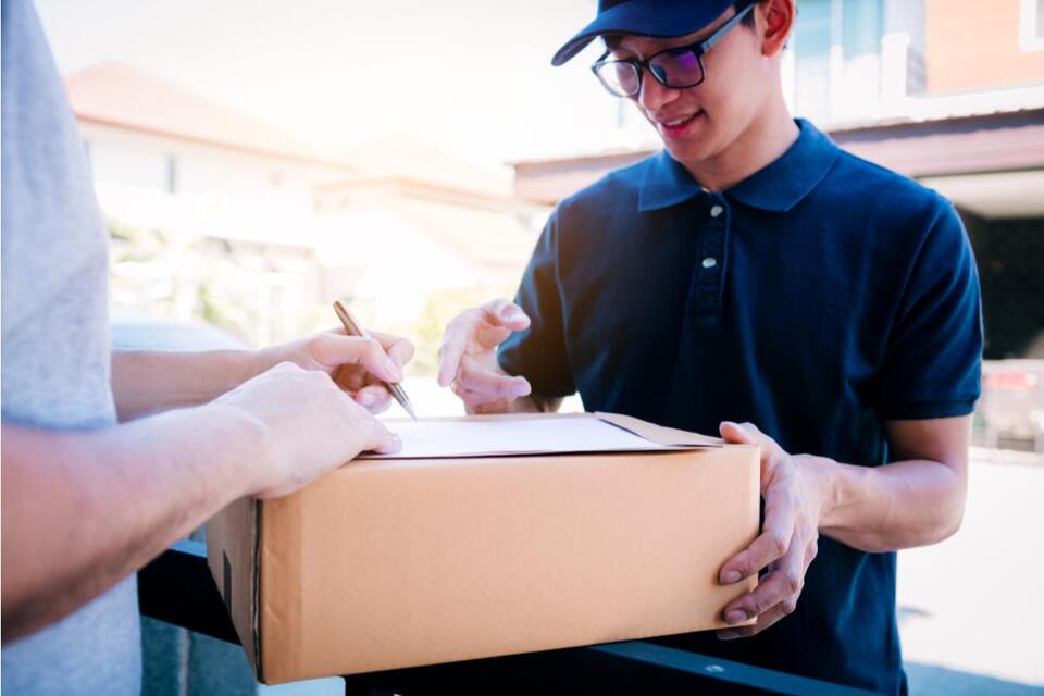 Dad Says His Adult Daughter Keeps Sending Her Packages to His House ...