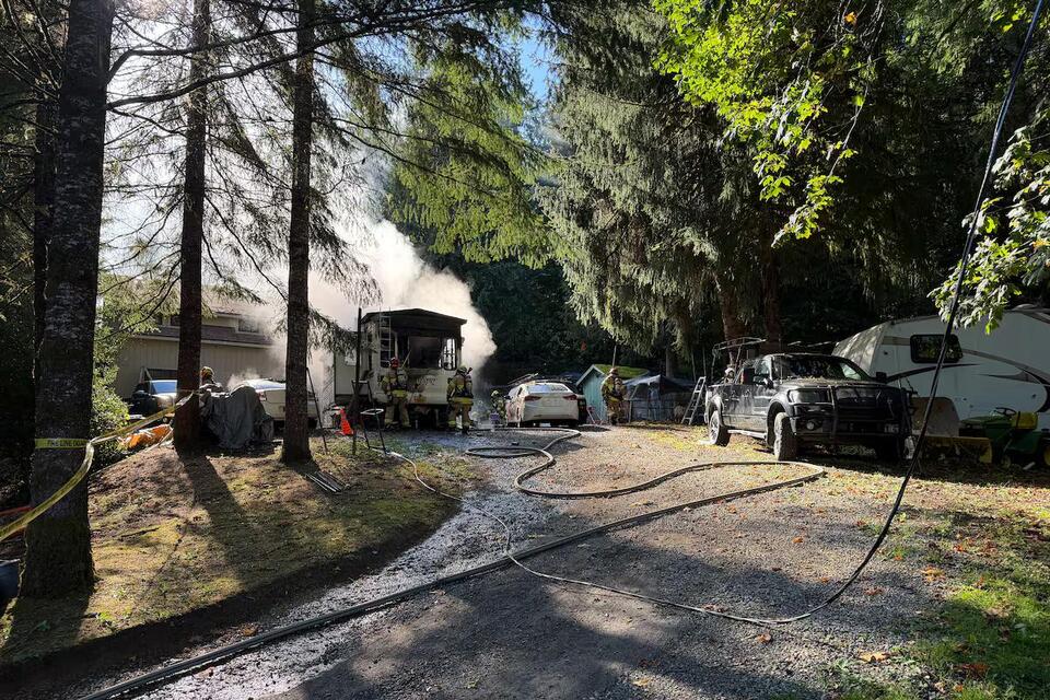 Fire destroys RV, damages cars at rural Washington County property near ...