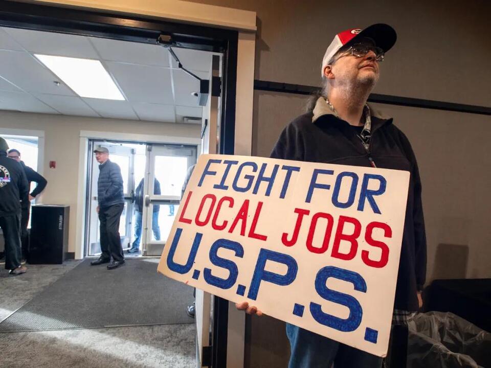 Maine’s postal workers and politicians slam USPS over Hampden facility plans