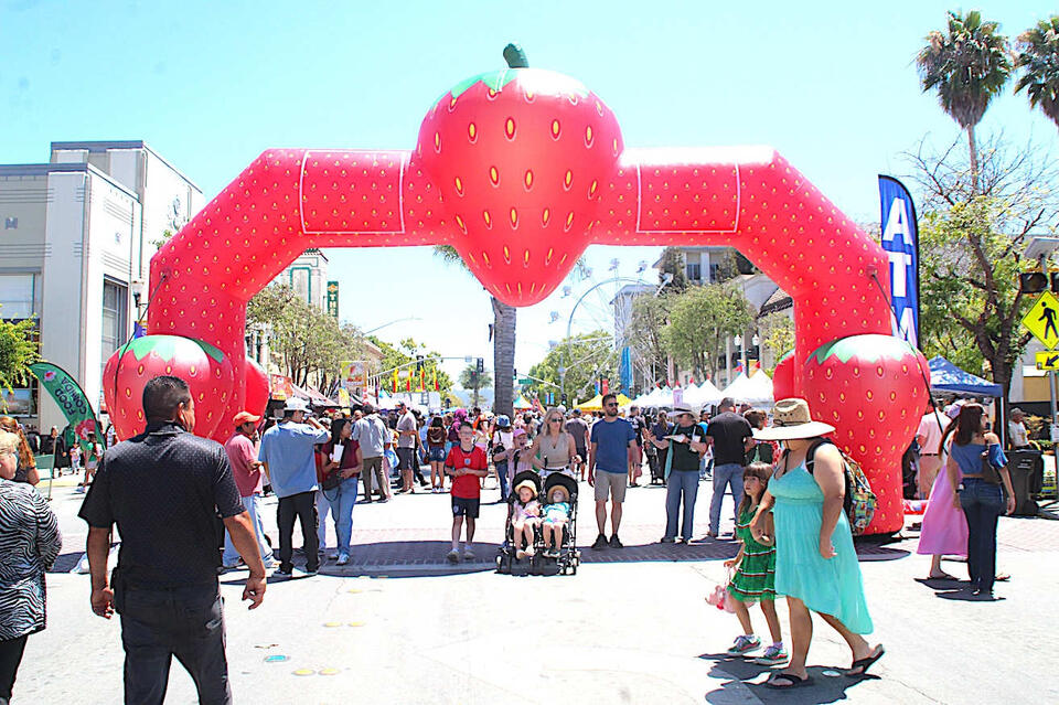 Thousands fill Watsonville for Strawberry Festival