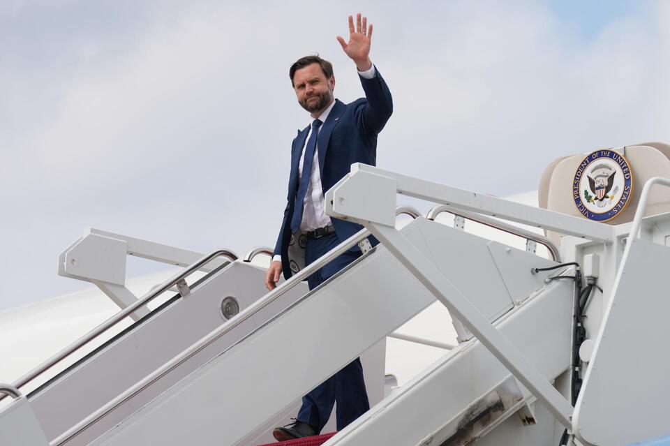 No Iran deal, no problem for Vance, allies say