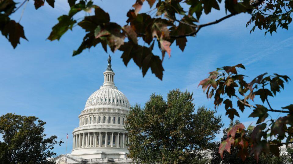 Republicans watch with alarm as Trump's approval rating sinks in their own internal polling