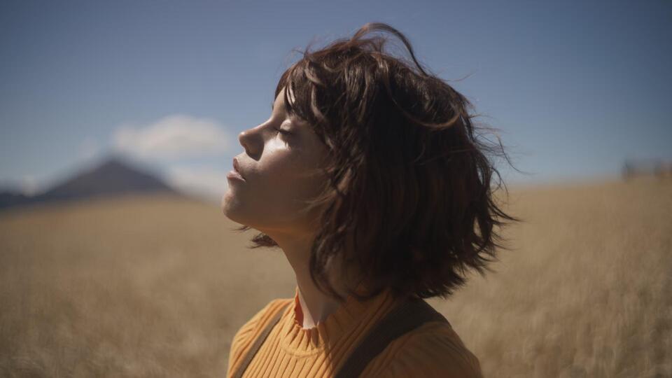 ‘Klara and the Sun’: Oscar-Winner Taika Waititi’s Latest Feel-Good Fable is Very, Very Bad