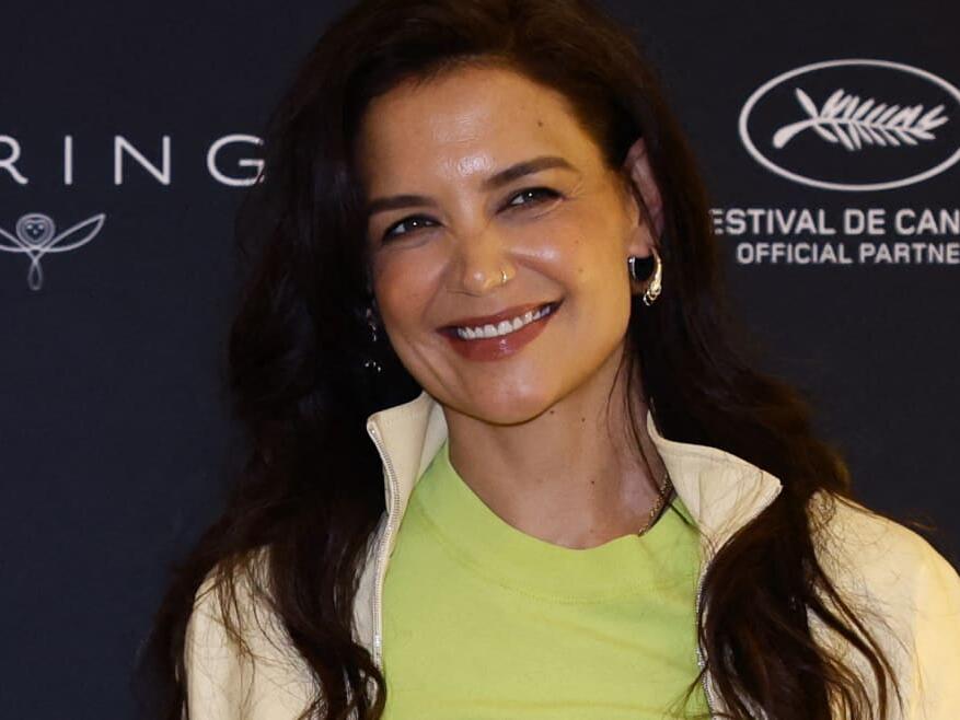 Katie Holmes Had No Idea Her ‘Dawson’s Creek’ Cast Members Had a Group Chat