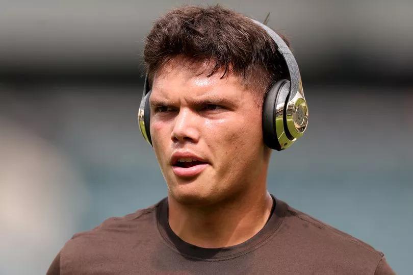 Dillon Gabriel forced to clarify sideline comments on Shedeur Sanders  competition - NewsBreak