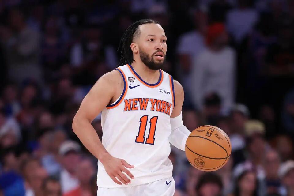 Knicks’ Jalen Brunson Turns Heads With Hand Gesture in Game 3 - NewsBreak