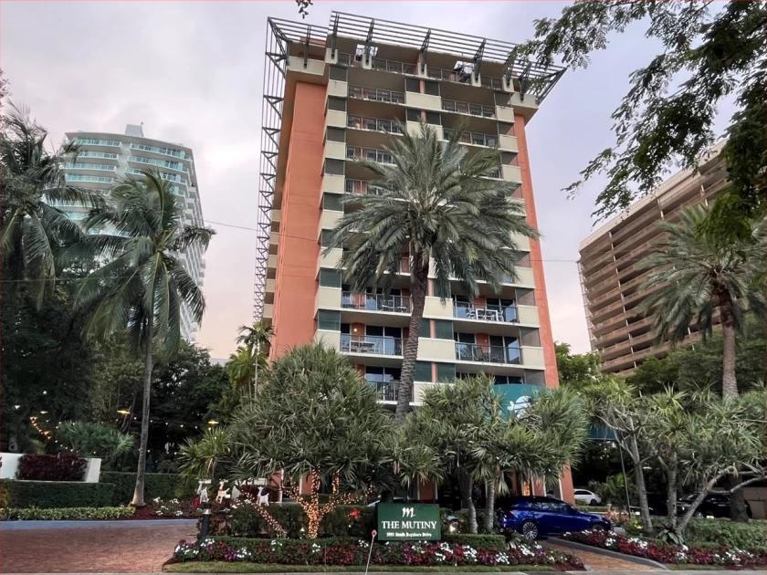 Owners at Coconut Grove landmark Mutiny condo are split on buyout ...