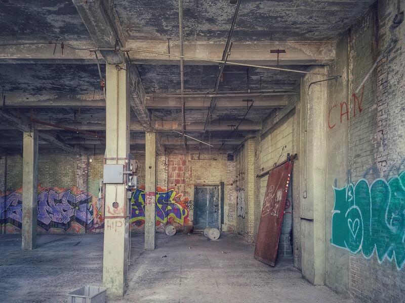 12 Staggering Photos Of Abandoned Places Hiding In New