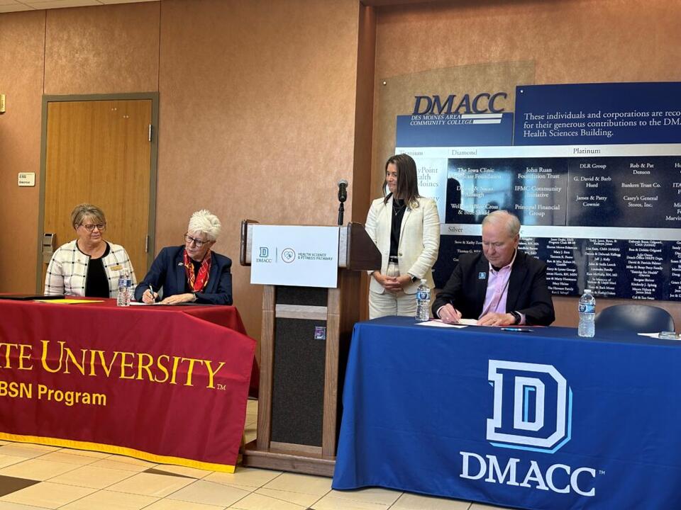 DMACC, Iowa State University sign nursing program transfer agreement