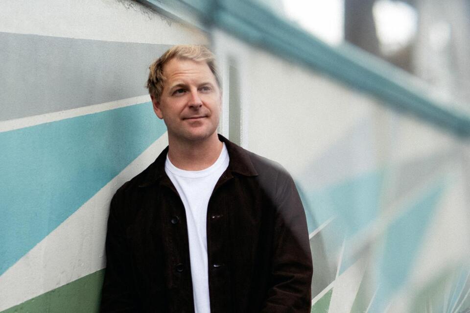 Cameron McLain returns with a bright, unique indie-electronica anthem ...