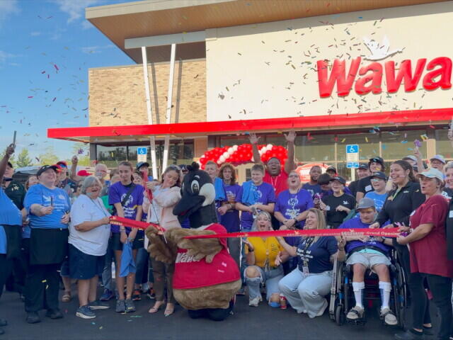 Wawa opens in Wakulla County with celebration and charity