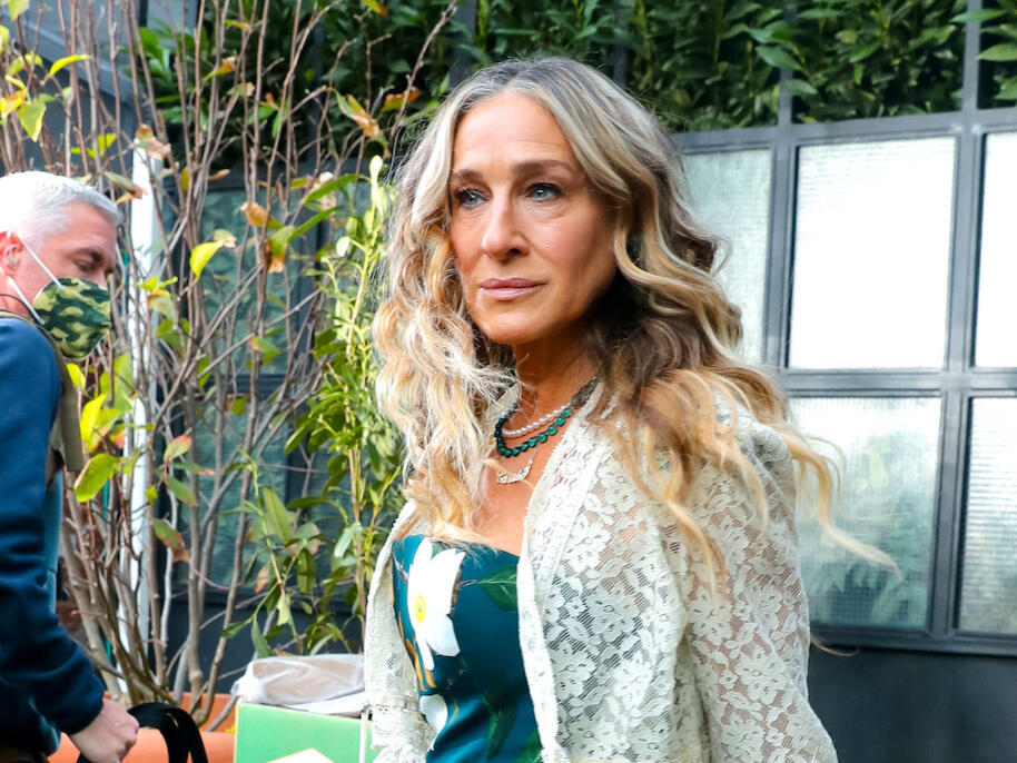 Sarah Jessica Parker Dazzles in Carrie Bradshaw Flair in a Strapless Floral Print Dress and Cutout Silver Sandals for ‘And Just Like That’ – NewsBreak