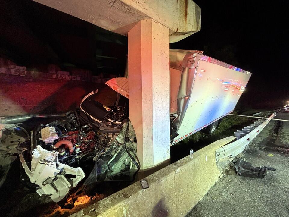 Truck driver critically injured in I-95 crash near Newark - NewsBreak