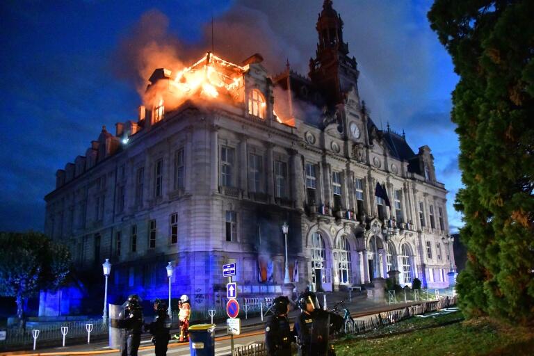 Town hall in Limoges 'largely lost' to blaze set during French protests ...