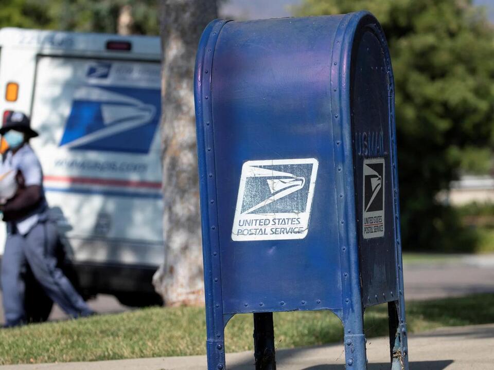 How much does it cost to mail a Christmas card? What USPS says about