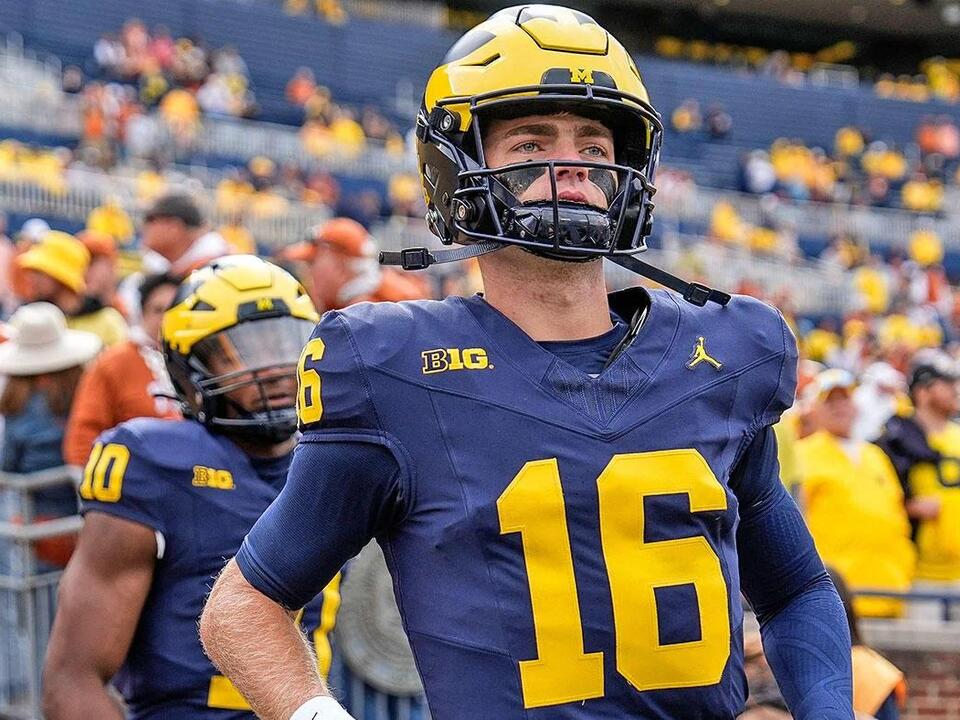 Michigan changes starting QB again, tabs Davis Warren against Michigan