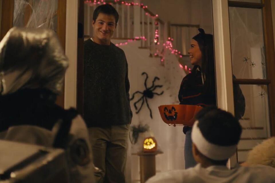 Mattapoisett Kid Appears in Drake Maye’s New Amica Commercial - NewsBreak
