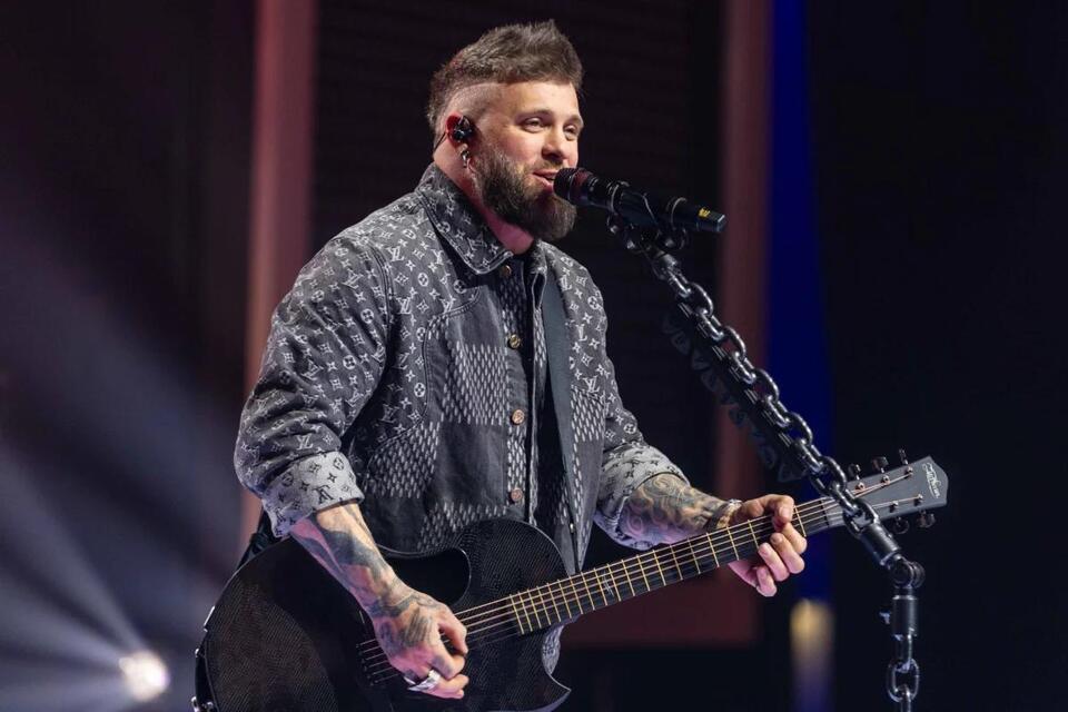 From “Real American” to “Dirt Road Anthem,” Brantley Gilbert Lights Up ...