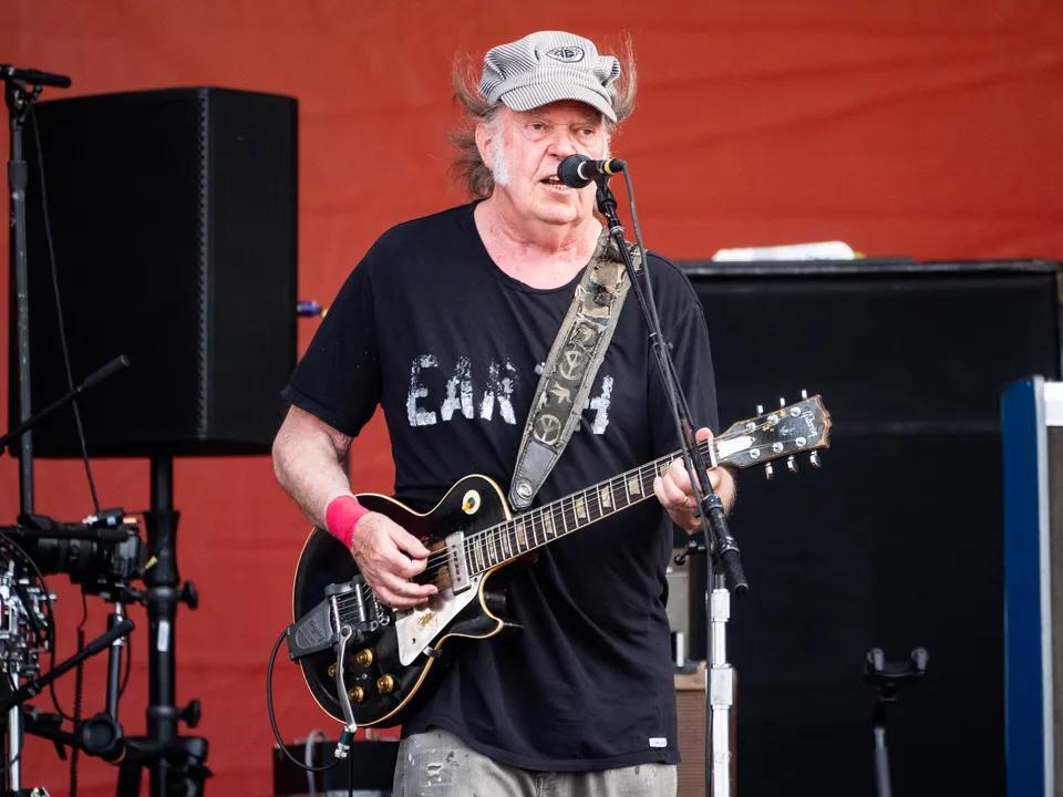 Neil Young and the Chrome Hearts Announce 2025 Tour - NewsBreak