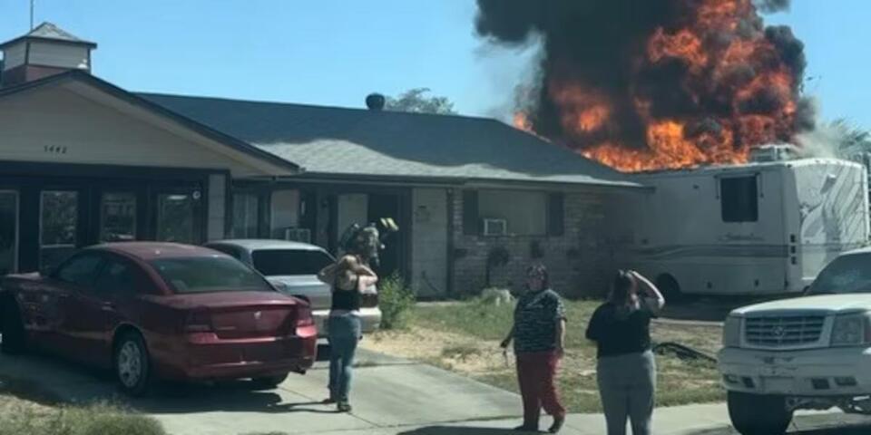 One injured after mobile home catches fire in east Las Vegas - NewsBreak