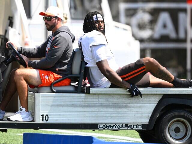 Alex Wright out for season; Browns adding veteran DE