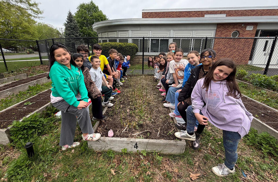 Park Avenue Elementary School students grow, donate asparagus to Bellmore-Merrick Community Cupboard
