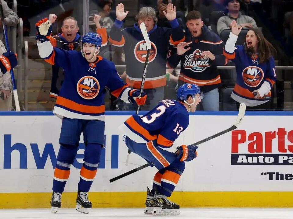 Islanders aim to flex offensive muscle vs. Predators