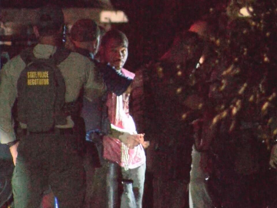 Abbeville standoff ends peacefully after 10 hours; suspect got stuck in