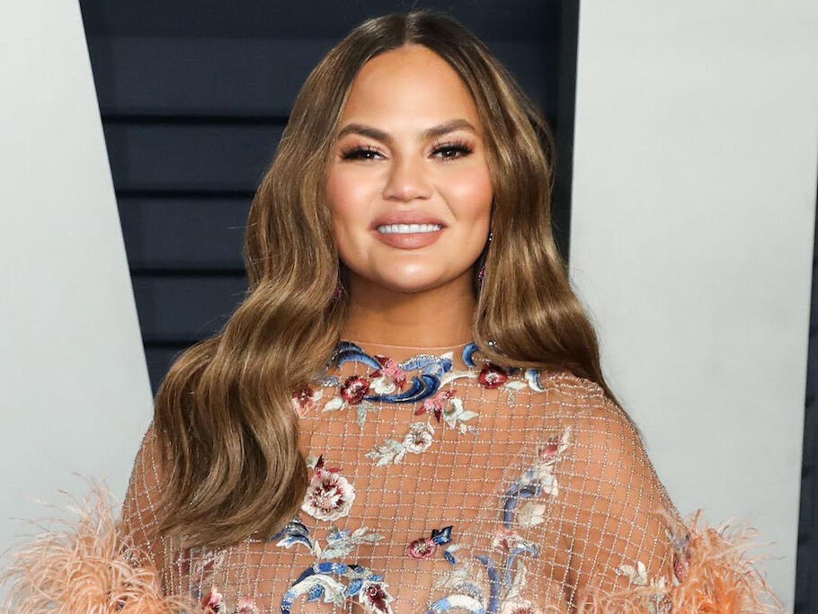 Chrissy Teigen Goes Glam in a Black Bandeau, High-Slit Purple Silk Skirt & Sandals With John Legend on Date Night – NewsBreak