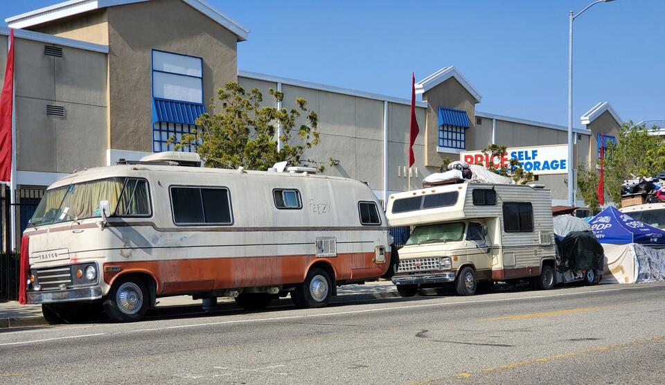 L.A. Gets Green Light to Crack Down on Derelict RVs Under New State Law ...