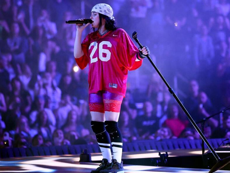 Billie Eilish begins 2024 tour (pics, video, setlist), adds LA shows