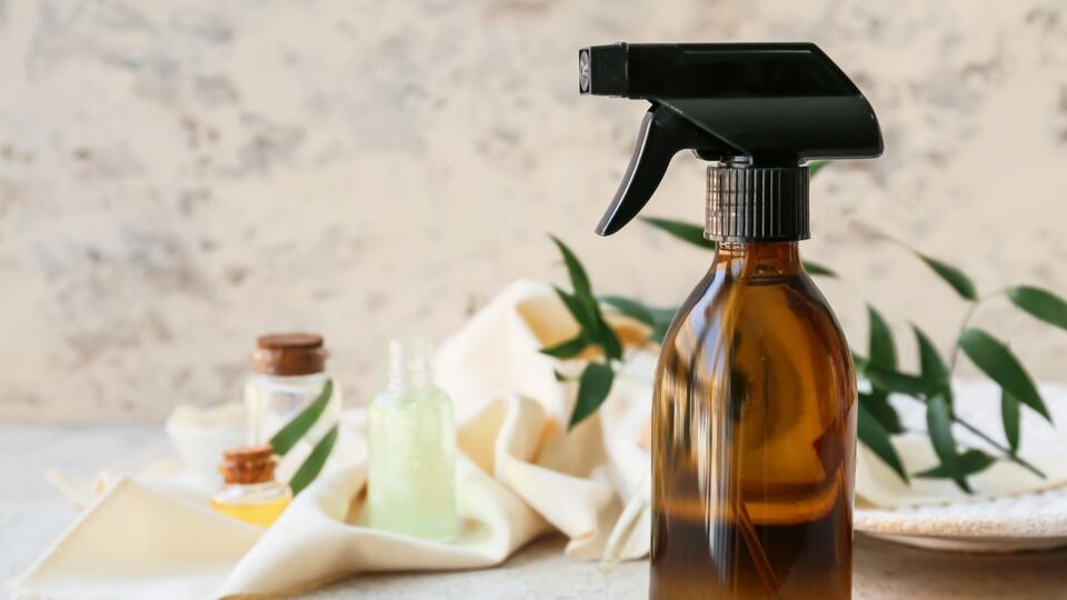 This 3-Ingredient Spray Keeps My Bathroom Smelling Clean - NewsBreak