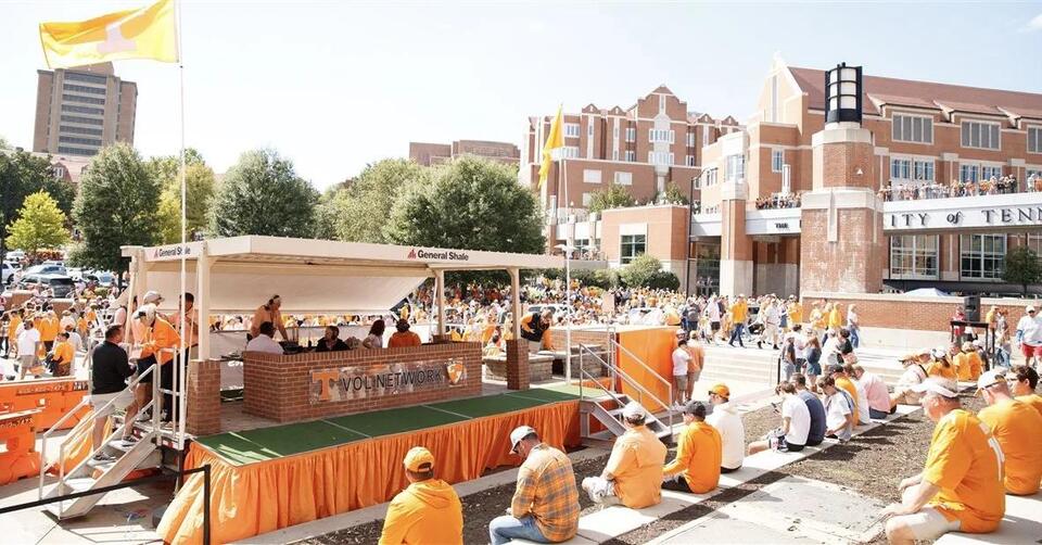 Vol Network adds former Tennessee offensive lineman Bill Mayo to ...