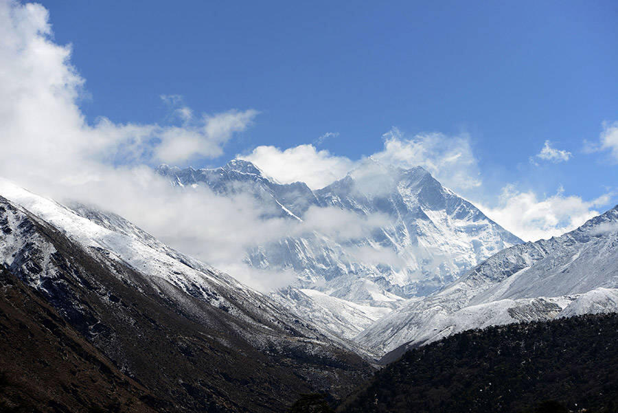 why-mount-everest-is-littered-with-the-dead-bodies-of-more-than-200