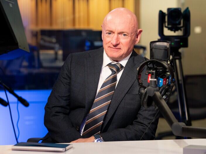 Sen. Mark Kelly: Trump and Hegseth don't 'understand the Constitution ...
