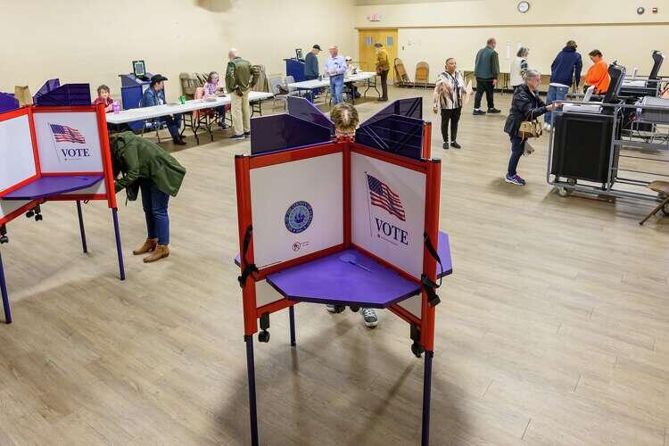 Republican enrollment rises while Democrat numbers dip, data shows