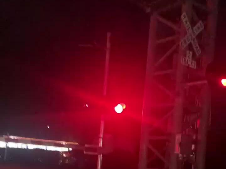 train hit car wild a woman inside with a baby😳😳😱😱😱