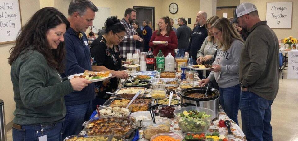 25 Creative Potluck Theme Ideas!