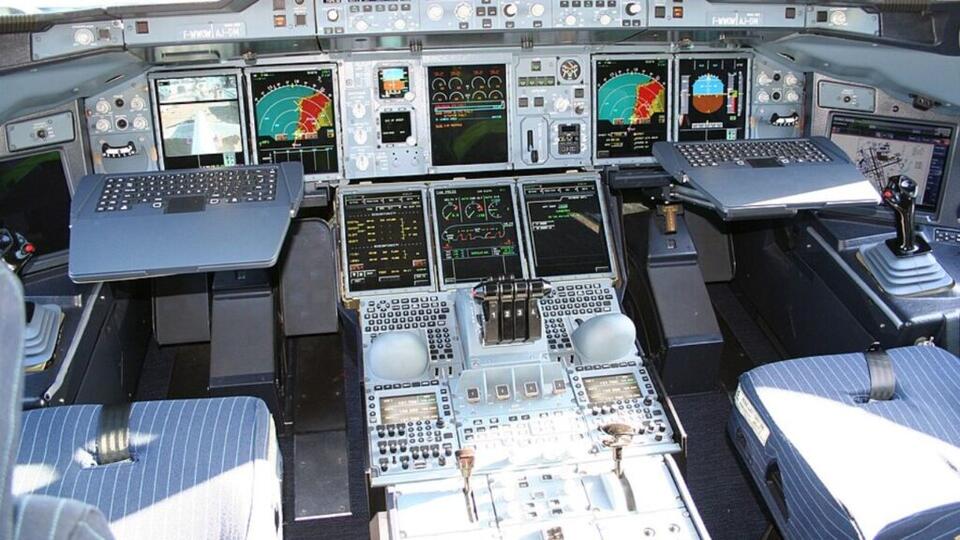 How military cockpit design shaped today’s airliner flight decks ...