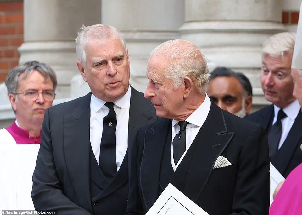 Prince Andrew Shunned By Royals At Funeral NewsBreak 2TCo6X 14ohpi6F00