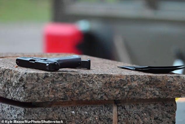Border Patrol agent shot in the face by illegal immigrant during ...