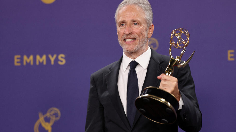 Jon Stewart signs on to continue as ‘Daily Show' host through 2028 ...