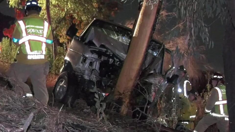 1 Killed in Single-Vehicle Crash Off 105 Freeway Into Tree - NewsBreak
