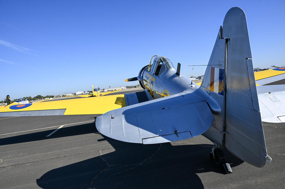 Vintage airplane flights over Modesto Airport - NewsBreak