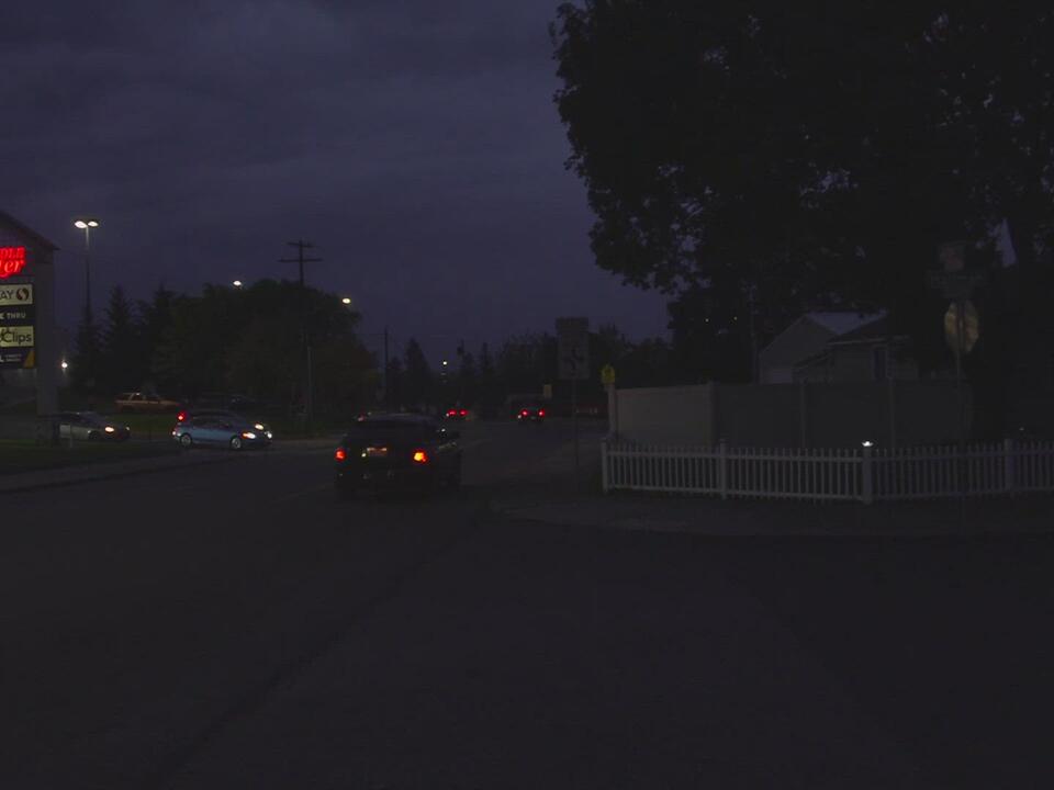 Spokane neighbor reacts to losing power following regional wind, dust storm
